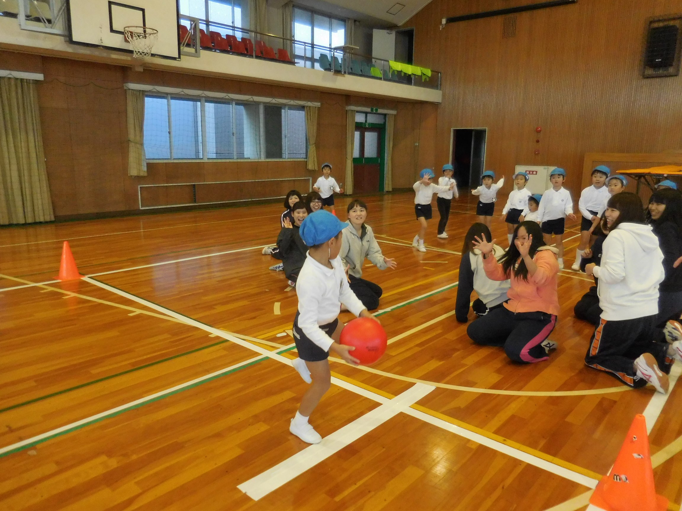 ちゅうりっぷ組・あやめ組の運動遊びが行われました☆:画像4