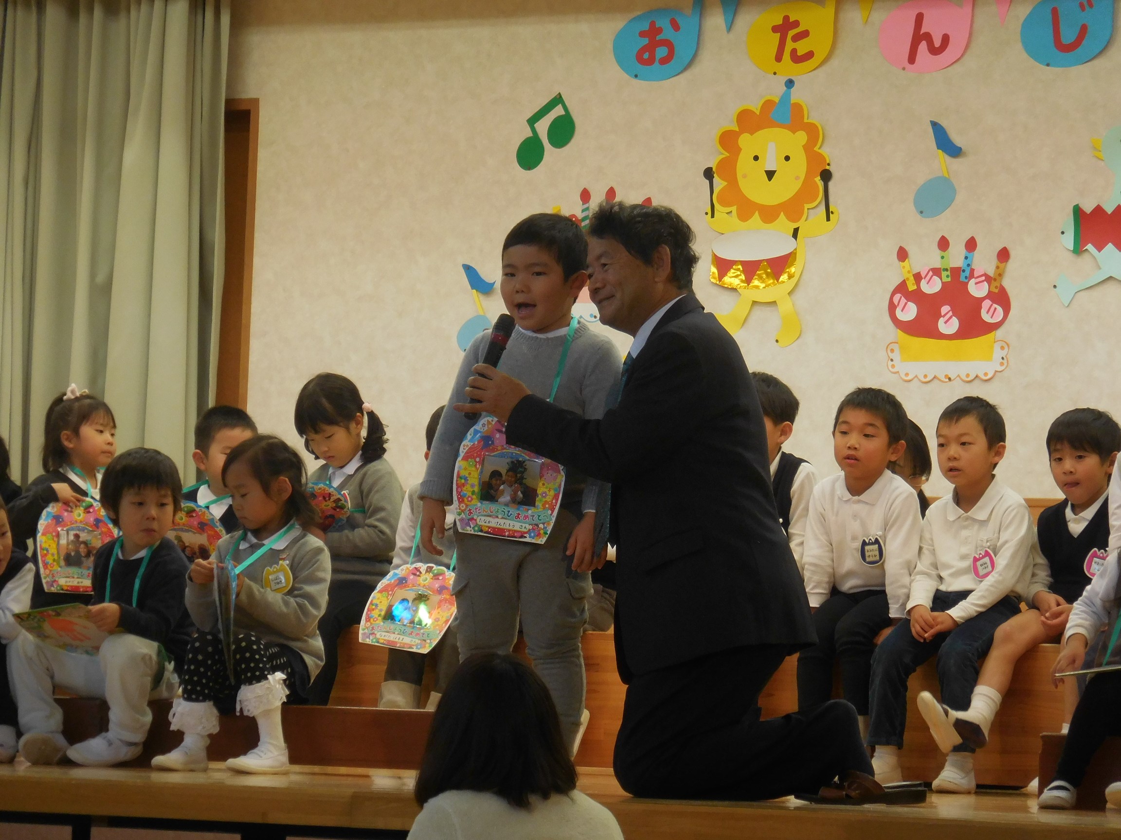 12月のお誕生会が行われました☆:画像２