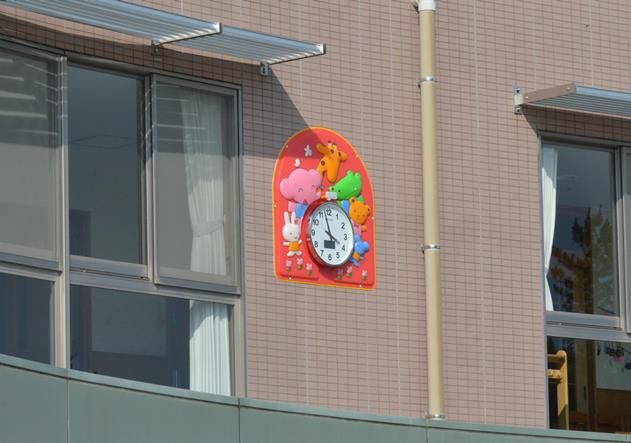 園庭に「大時計」、エントランスに「家」が増えました