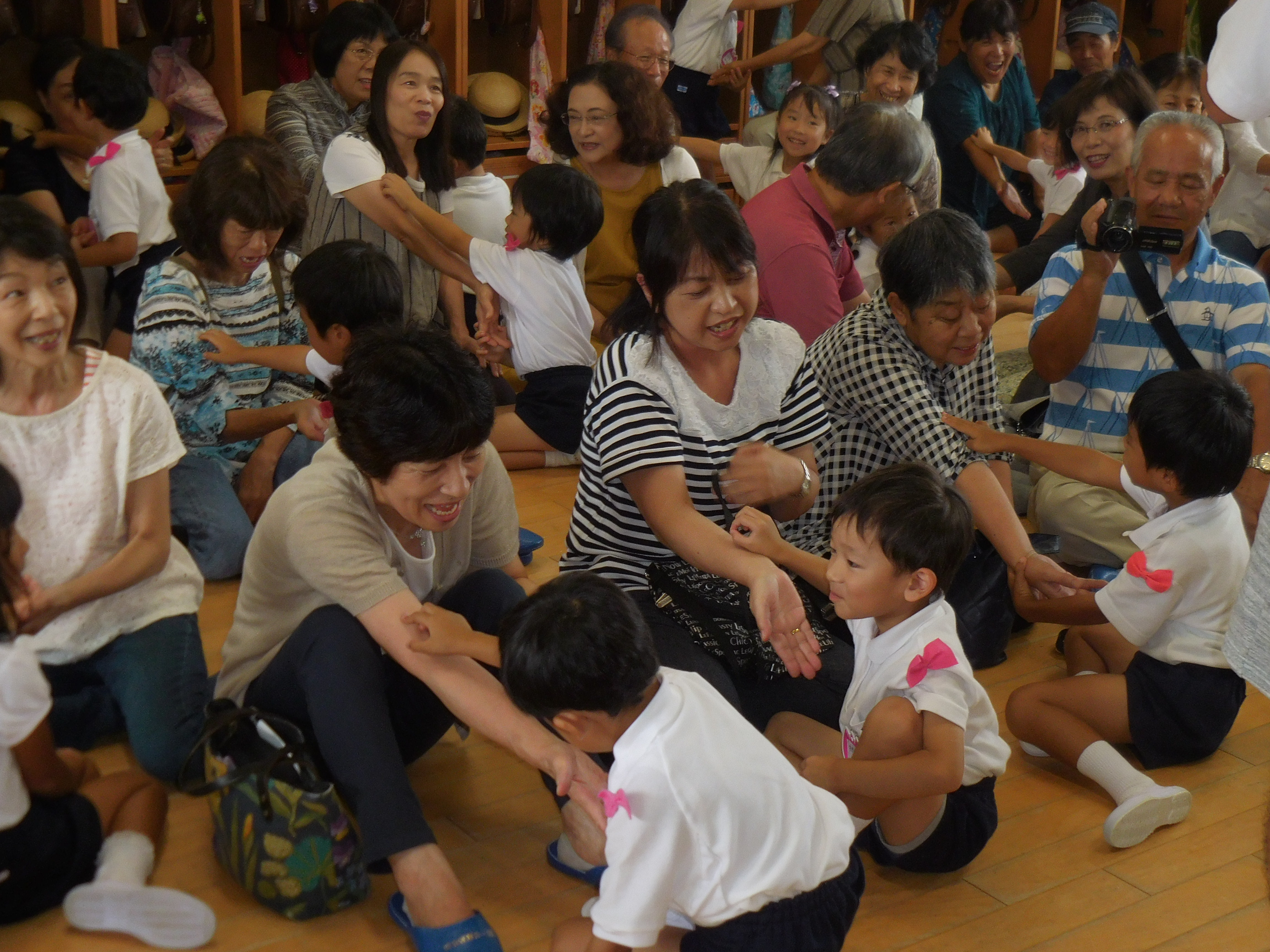 年長の祖父母参観が行われました☆
