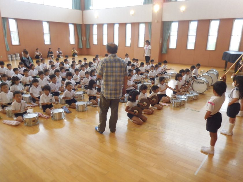 年中・年長が器楽遊びをしました♪