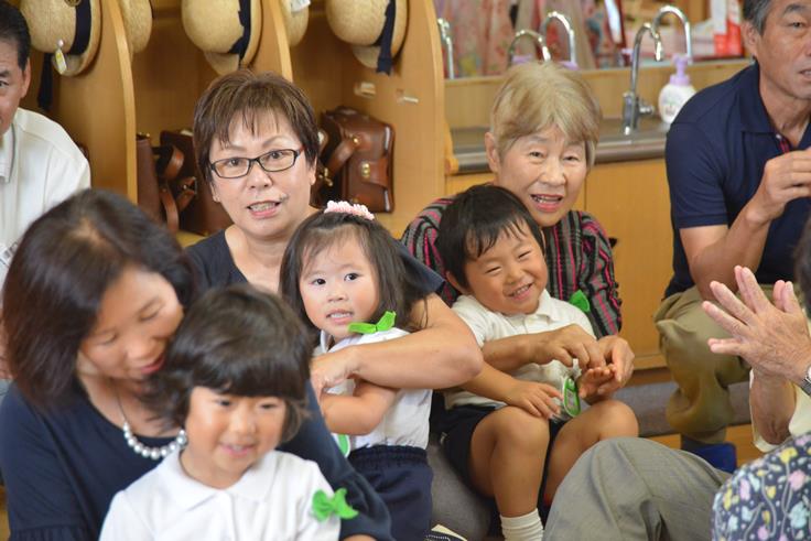 年少の祖父母参観が行われました♪