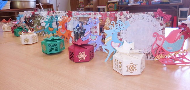 スクラップブッキングの講師の方が来てくださいました♪