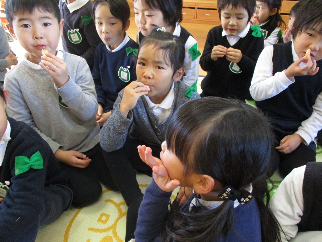 幼稚園のみかんを収穫して食べたよ☆:画像6