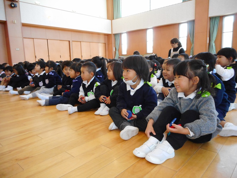 器楽遊びをしました♪年少・年中:画像３