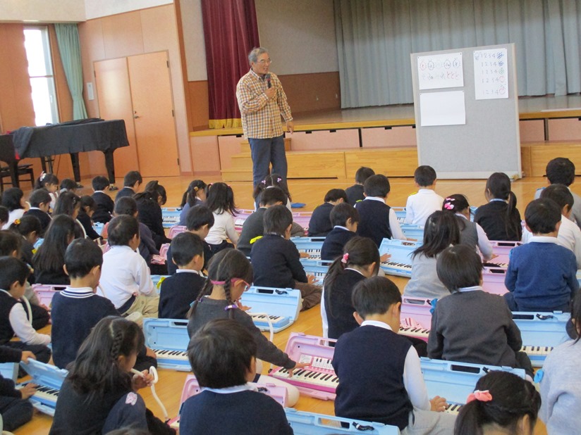 器楽遊びをしました♪年少・年中:画像４