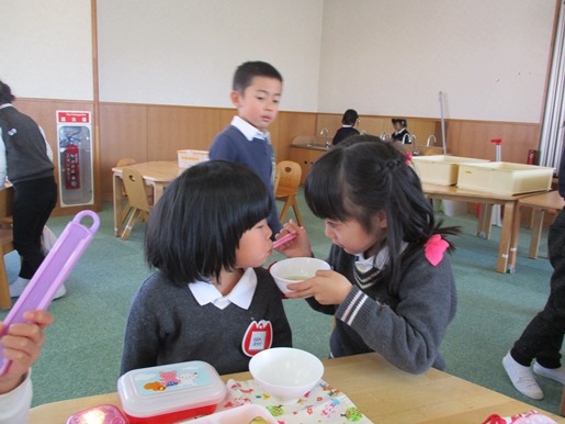 さくら組♡つばき組 交流給食したよ!:画像4