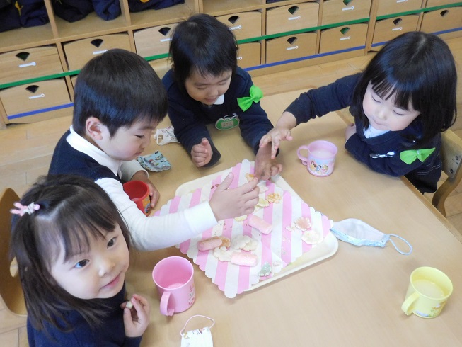 きょうはたのしいひなまつり♪