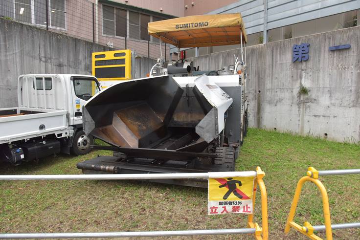 道路舗装工事車両に注意:画像２