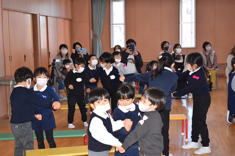 １２月生まれの子の誕生会がありました☆