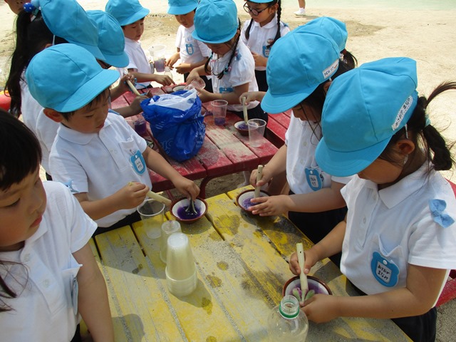 菖蒲きれいだね！―色水も作って遊びました―:画像３