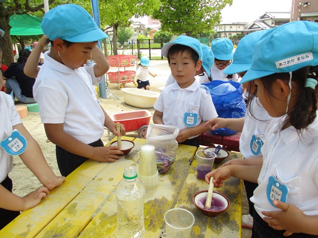 菖蒲きれいだね！―色水も作って遊びました―:画像５
