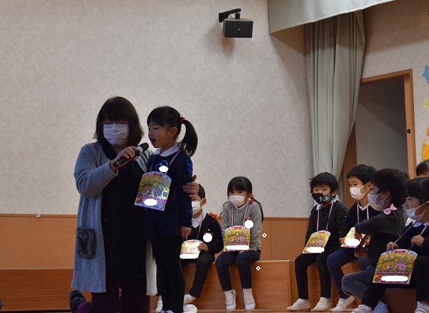 １２月生まれの子の誕生会がありました☆:画像２