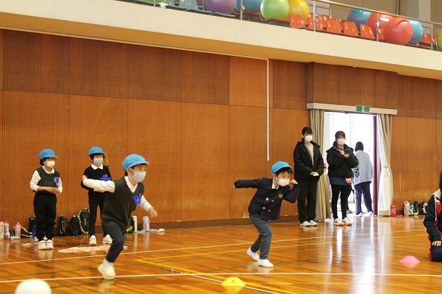 運動遊び（年長組、体力測定）