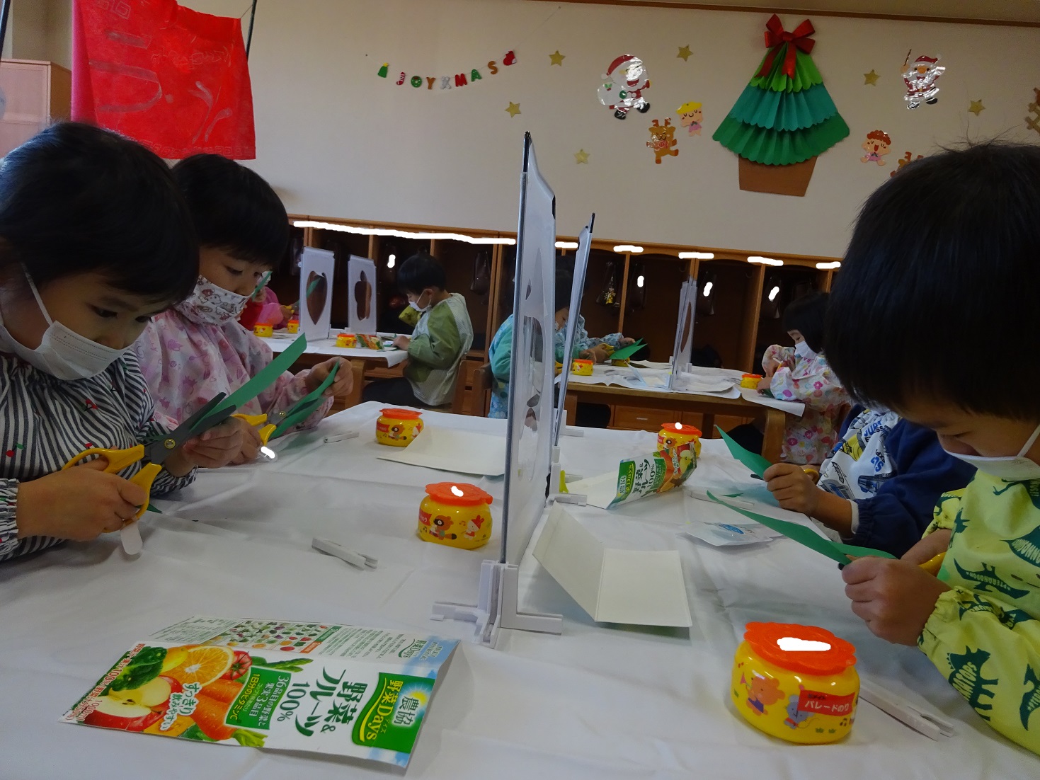 大学のお姉さん達と製作をしたよ♪（年中）:画像１