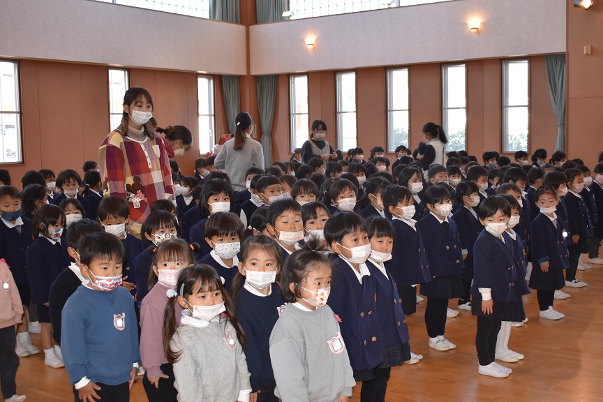 二学期の終業式が行われました（もも組・年少・年中）