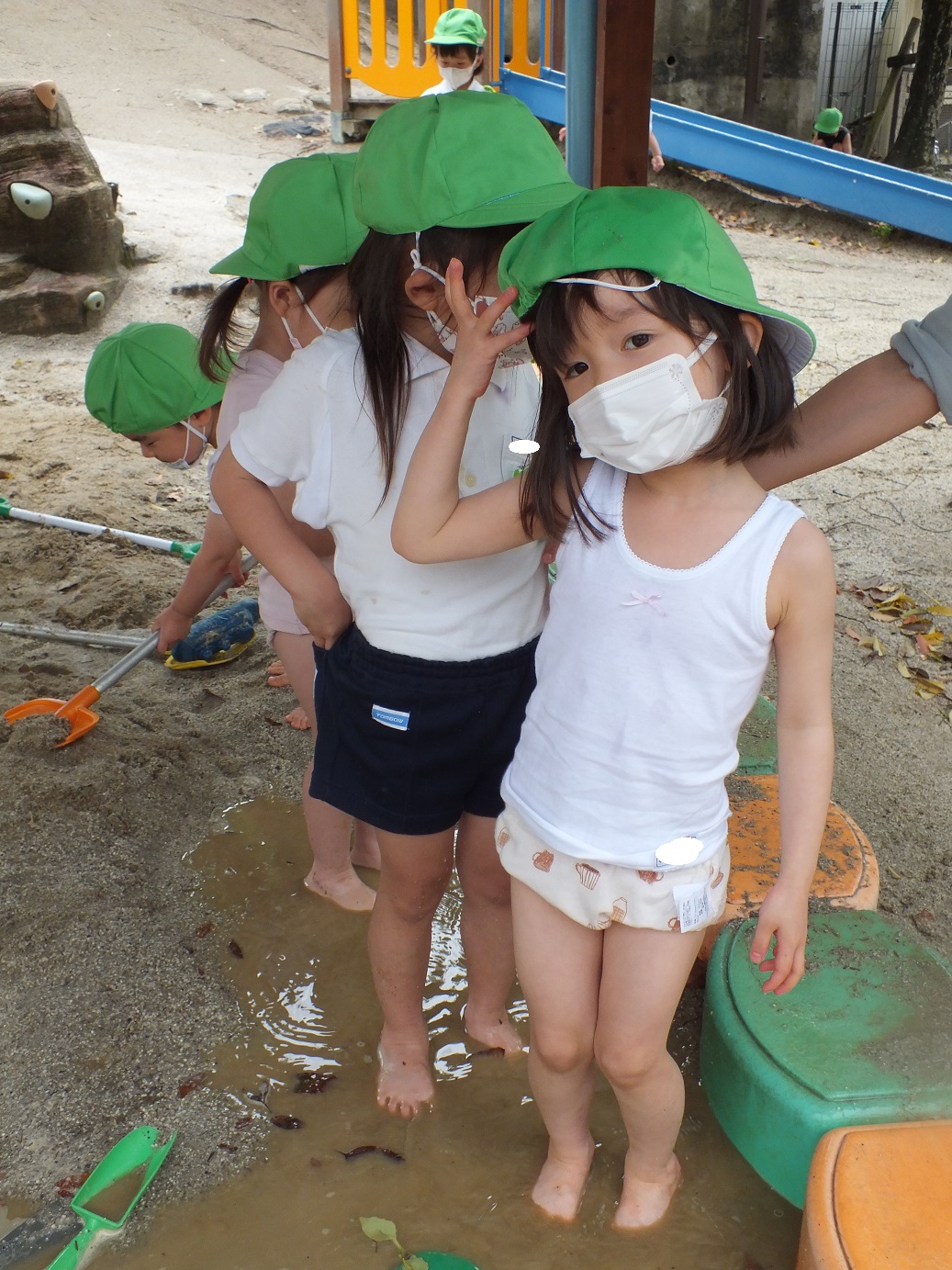 裸足が気持ちいいね♡(年少):画像１