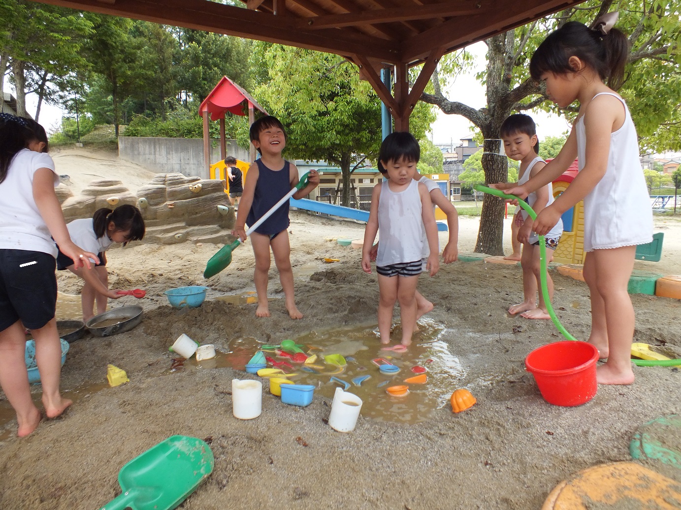 泥んこ遊びをしました♪(あじさい組)