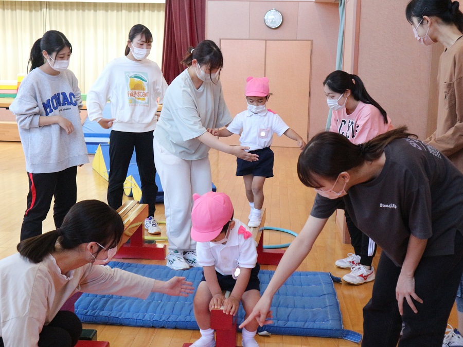 運動遊びがありました！～もも組～