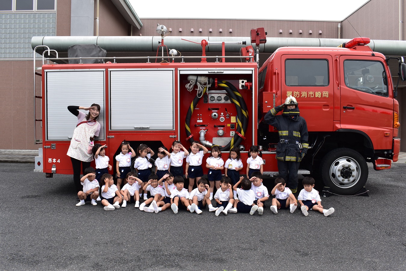 消防車見学をしました☆(年少・もも組)