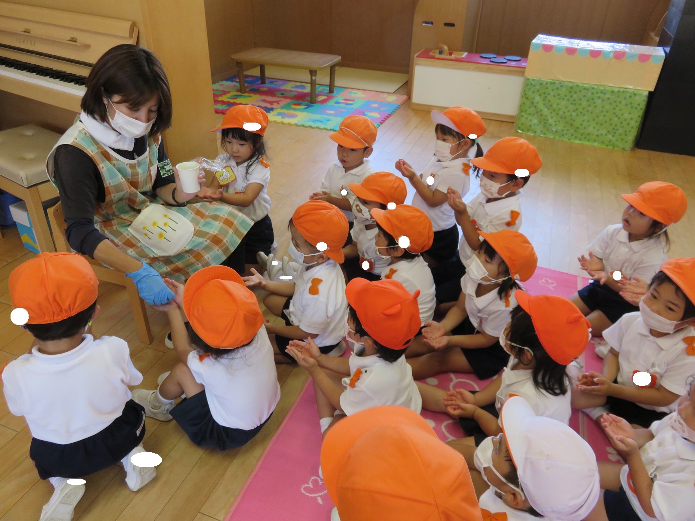 きゅうりを食べたよ♡（年少・もも組）