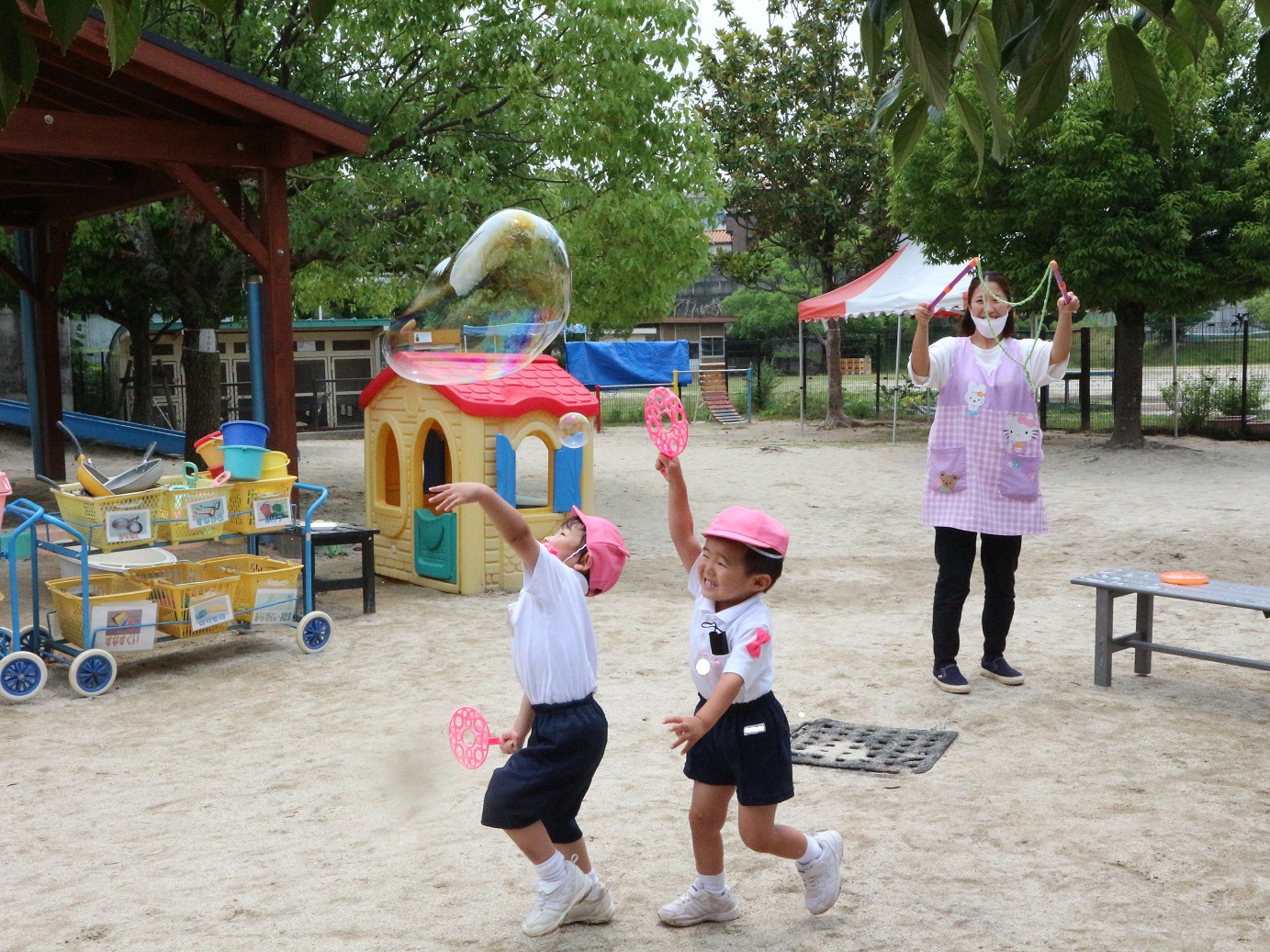 しゃぼん玉で遊びました♡(満３もも組)