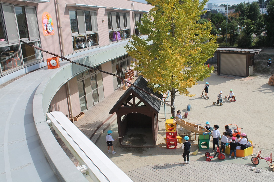 ながいなが～いどんぐり滑り台☆