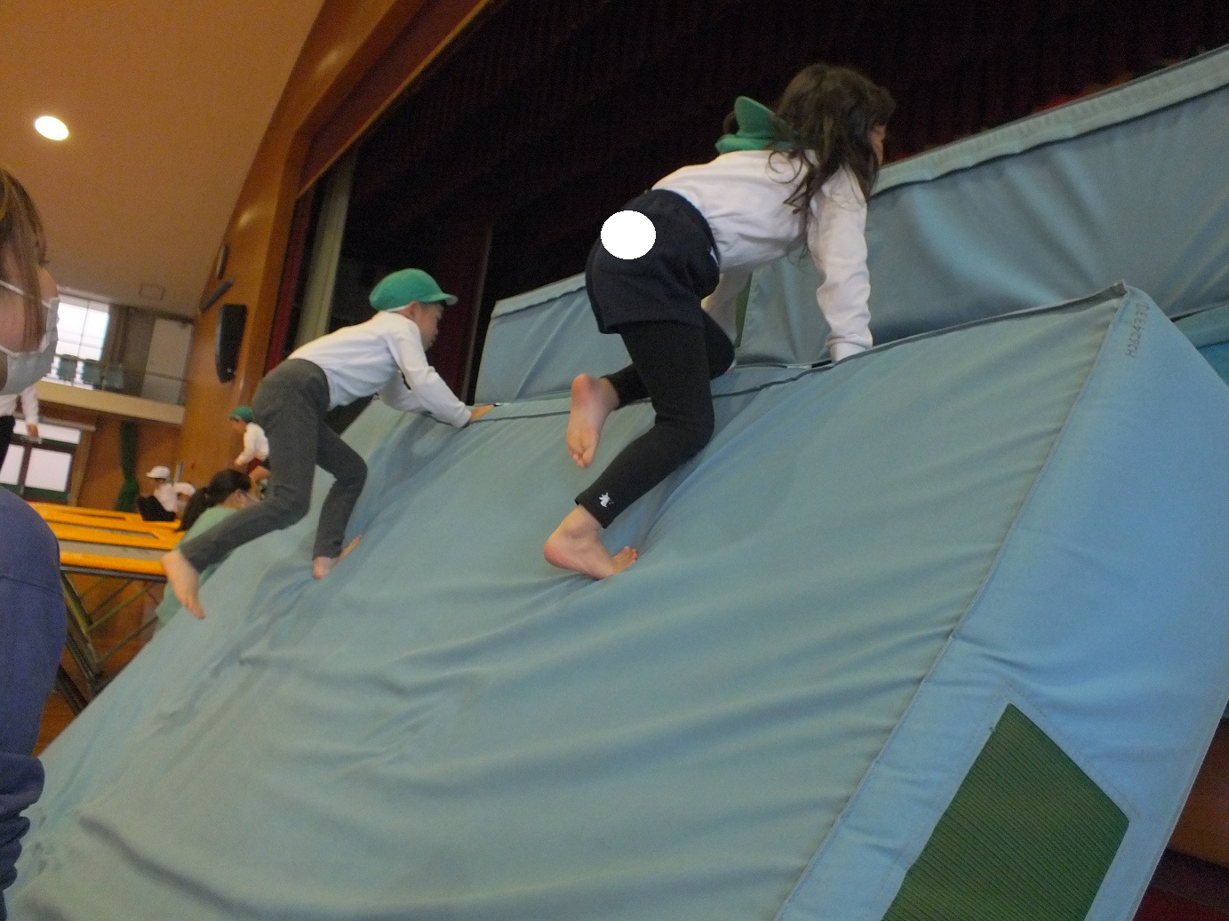 運動遊びがありました☆（すずらん組）:画像２