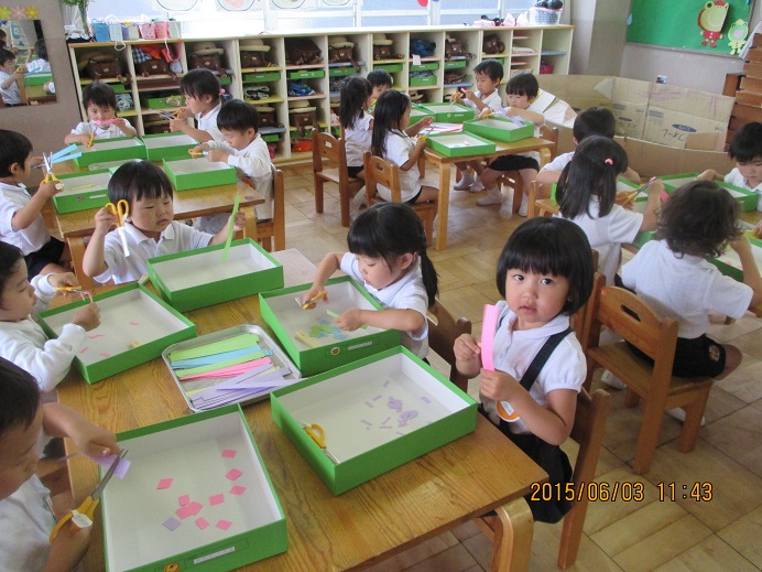 初めてはさみを使いました♪（年少）