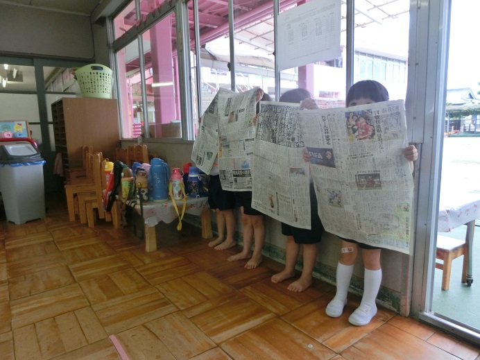 新聞紙遊び♪（年少）