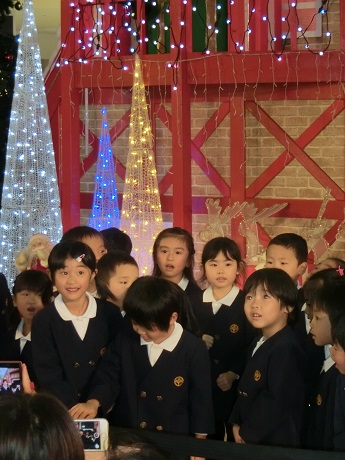 イオンのクリスマス点灯式に参加しました♪(年長):画像2