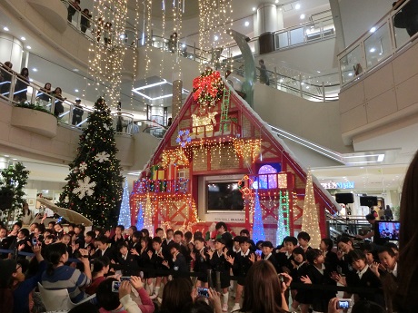 イオンのクリスマス点灯式に参加しました♪(年長):画像3