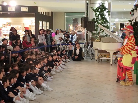 イオンのクリスマス点灯式に参加しました♪(年長):画像4