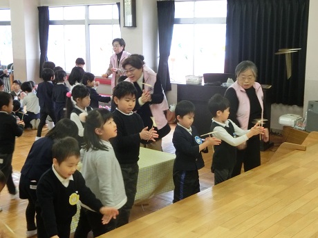 さくらライオンズクラブさんが遊びに来てくれました♪(年長)