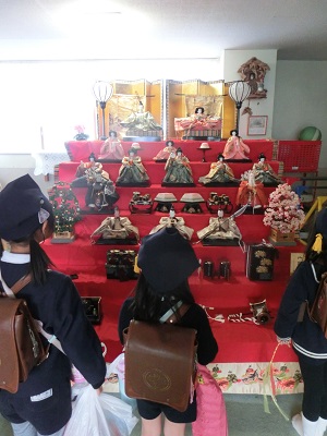 ひな人形を出しました♪