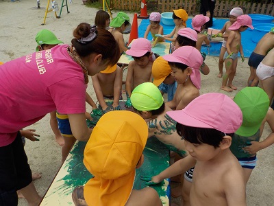 フィンガーペインティングをしたよ☆(年中):画像1