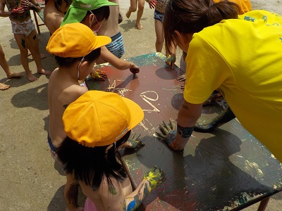 フィンガーペインティングをしたよ☆(年中):画像2