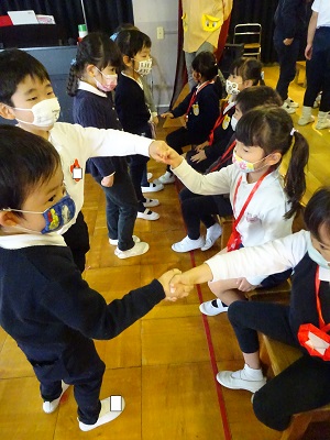 年長さんにプレゼントを渡したよ♪(年中):画像3