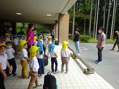 お泊まり保育★1日目～入所式・ハイキング～