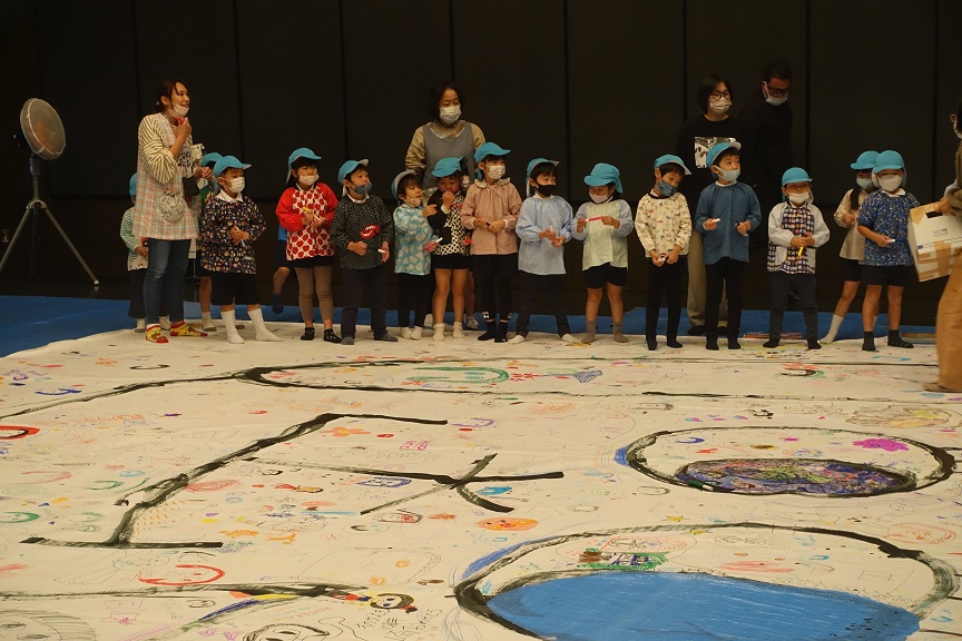 大きなオカザえもんを描きました♪(年長):画像1