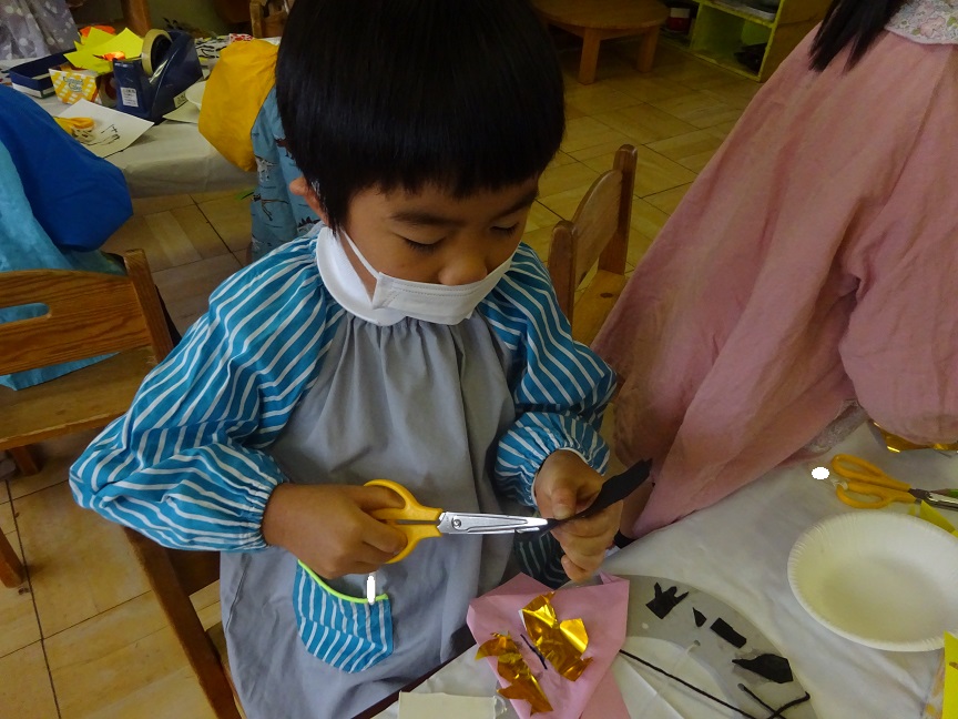 保育参観でハロウィンリース作り☆(年長):画像2