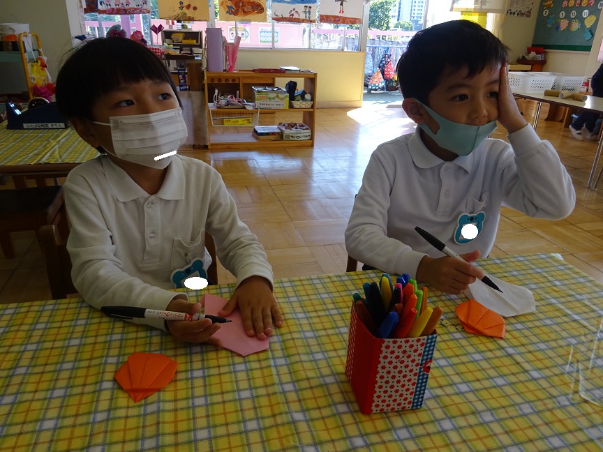 保育参観でハロウィンリース作り☆(年長):画像1