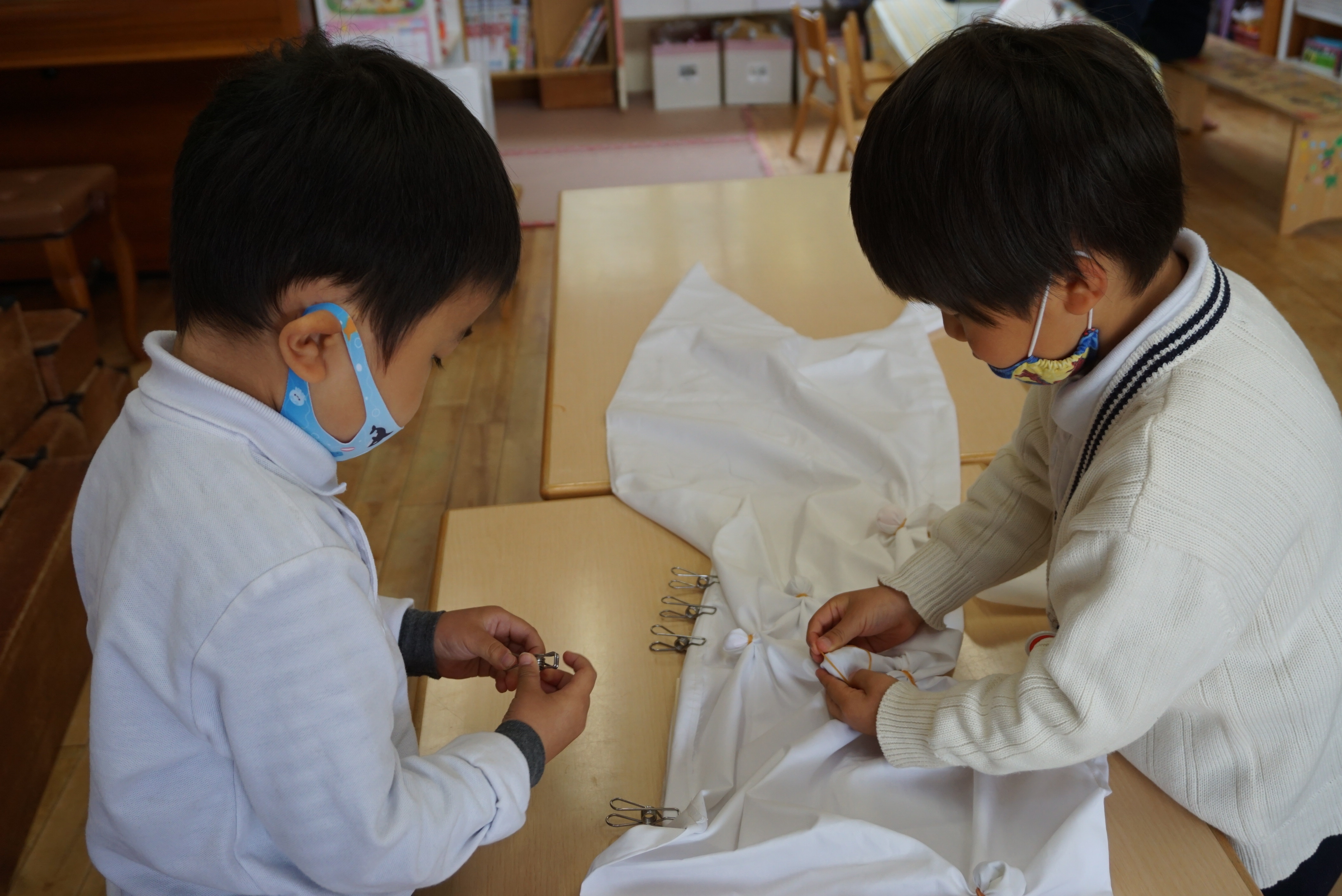 ★年長★こいのぼりを染めました！