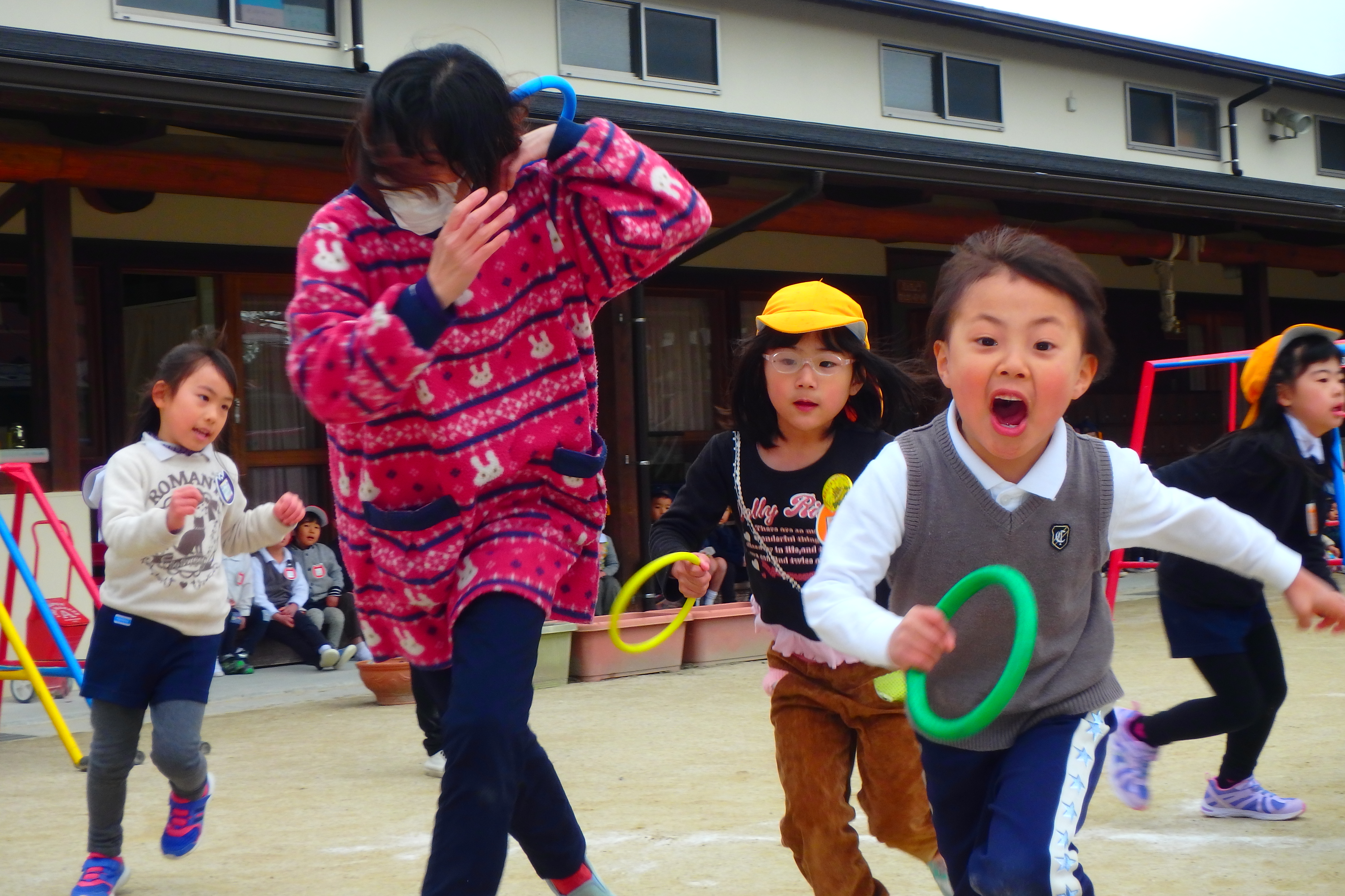 先生たちとリレー大会!!(年長):画像2