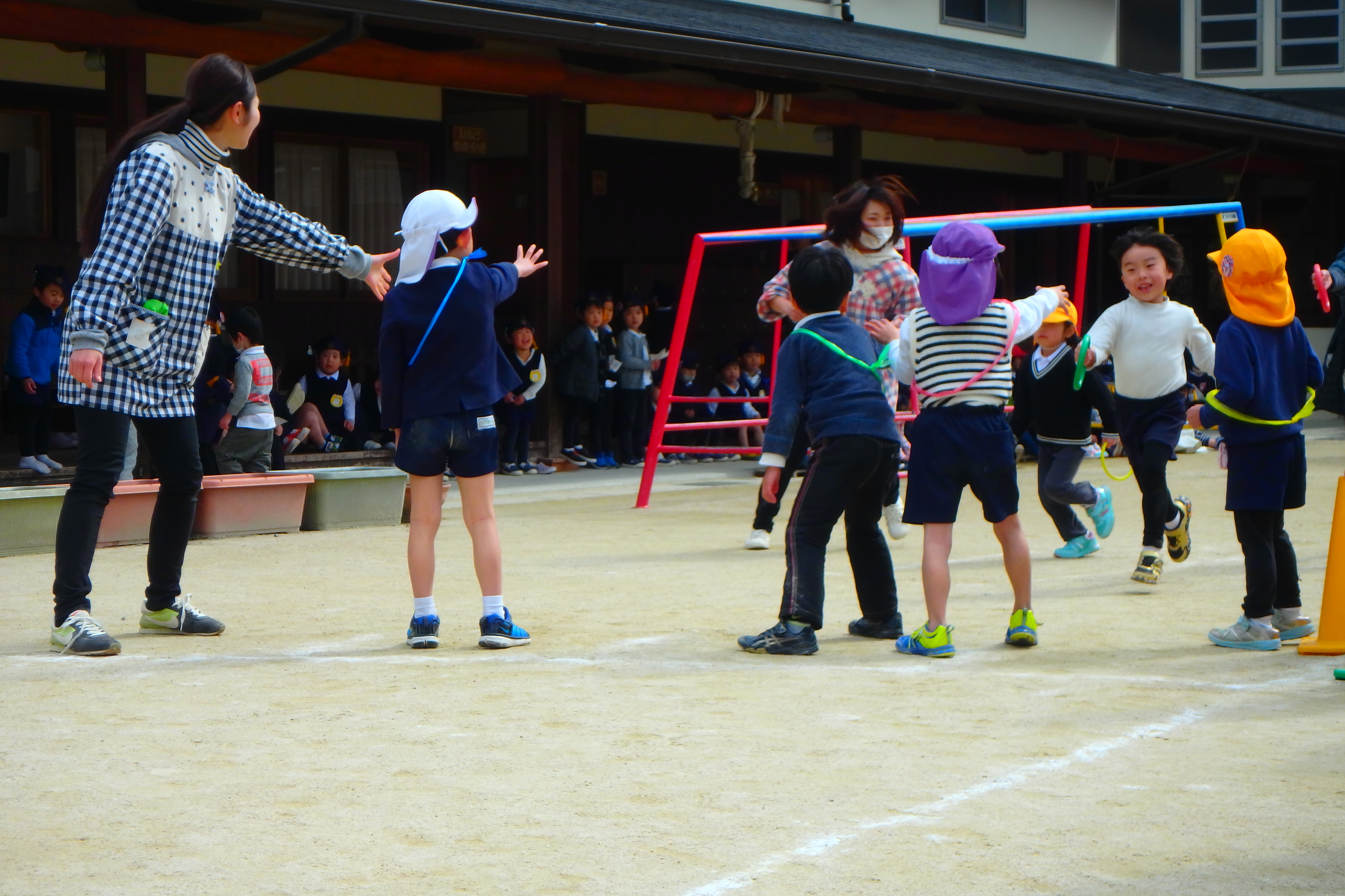 先生たちとリレー大会!!(年長):画像5