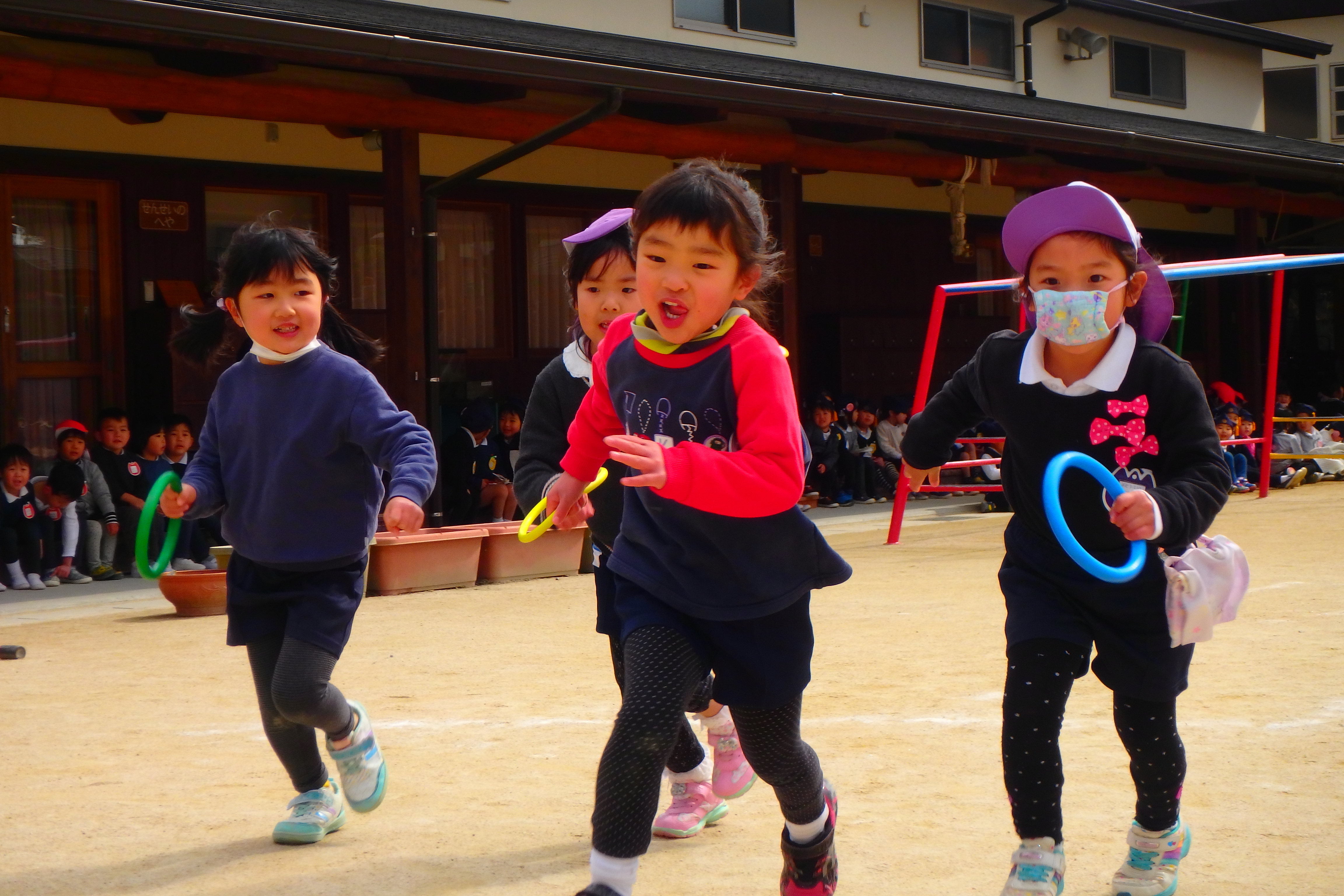 先生たちとリレー大会!!(年長):画像3