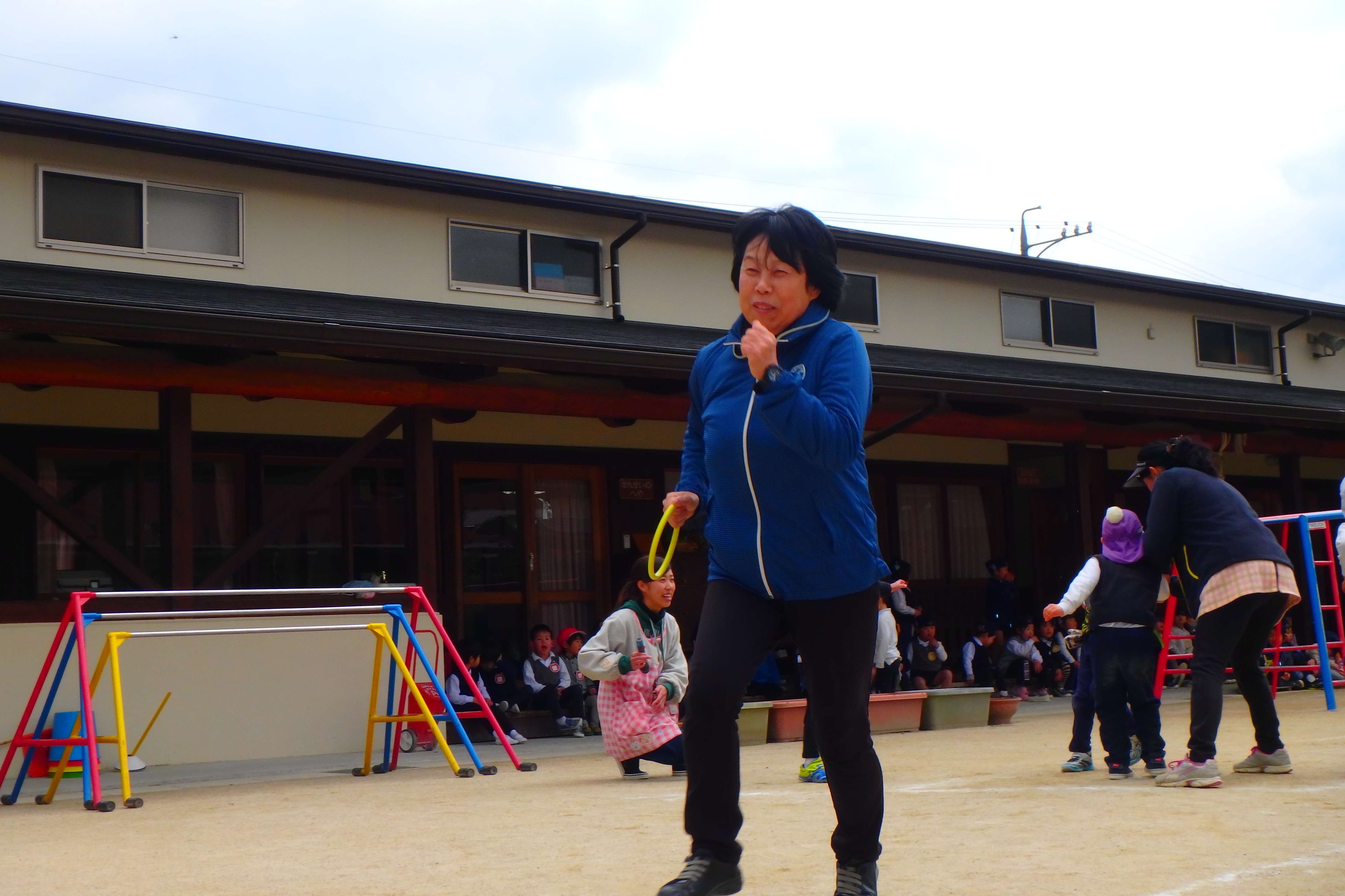 先生たちとリレー大会!!(年長):画像4