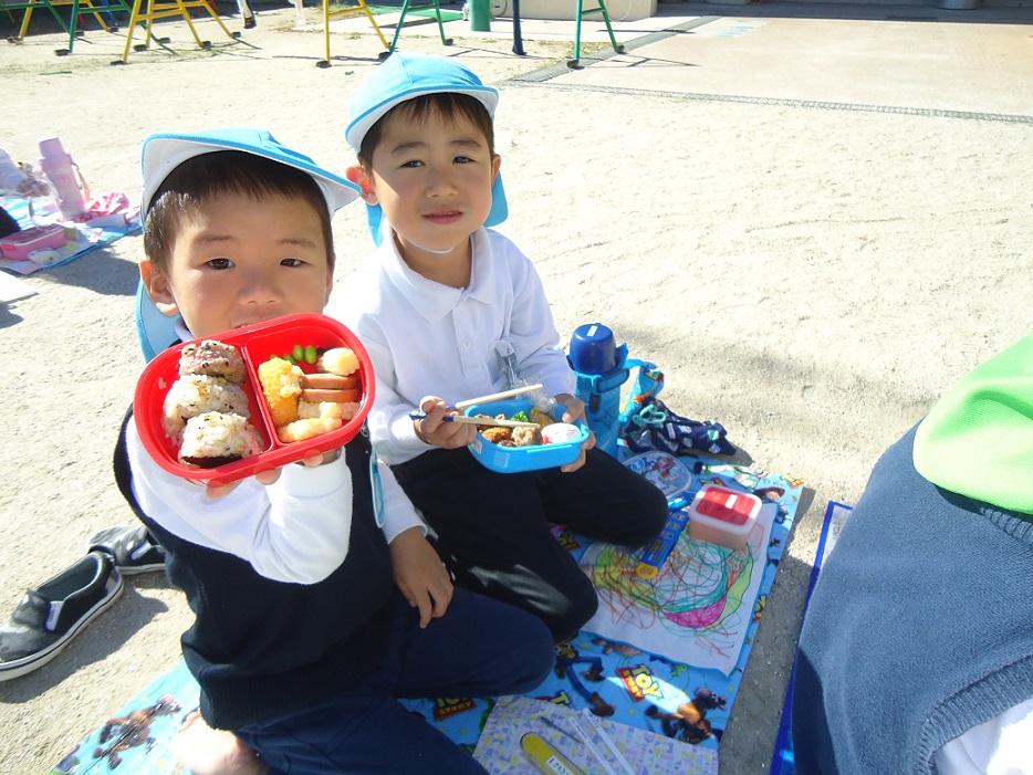 ☆お弁当をみんなで食べたよ☆年中