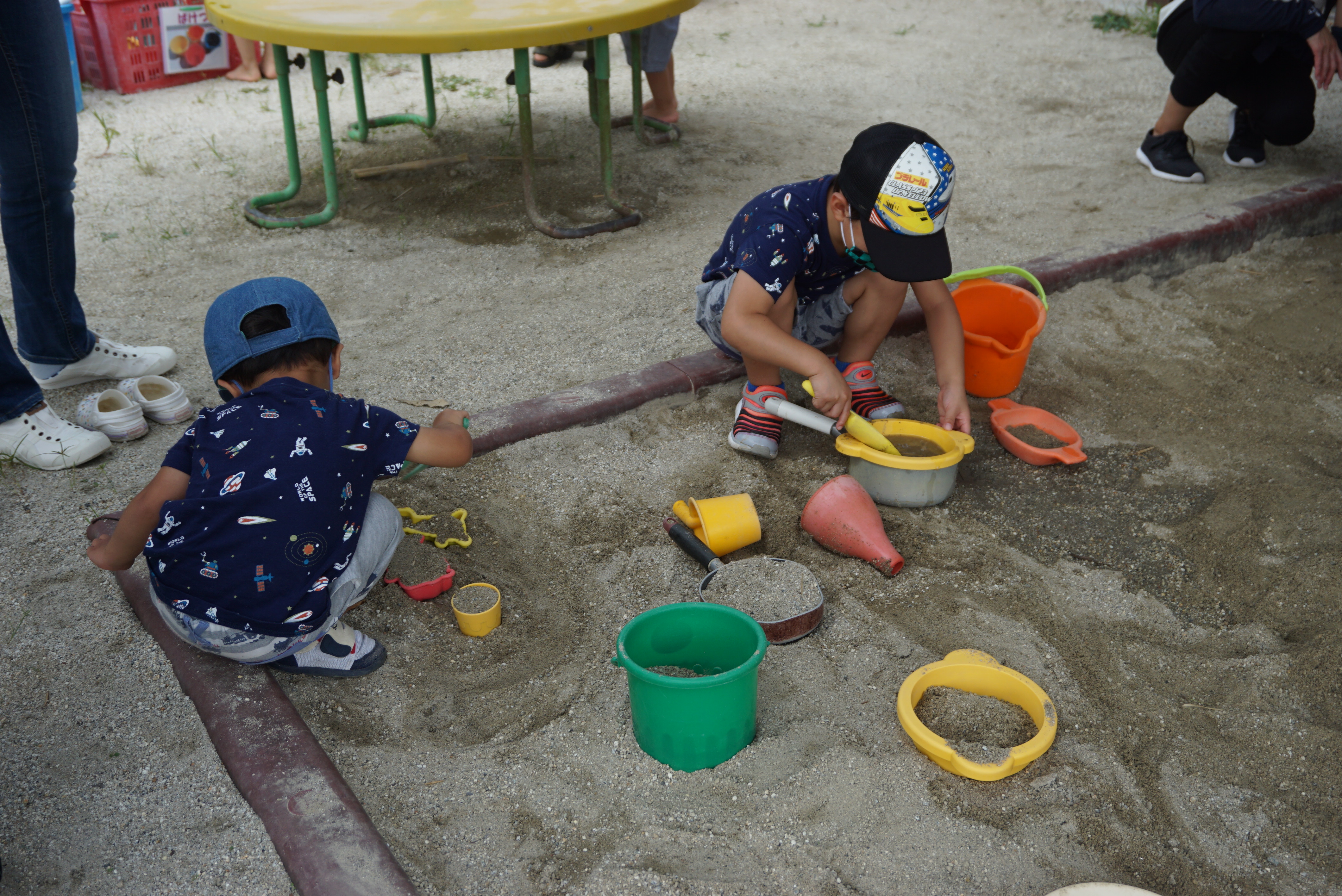 ★年長★落ち葉滑り・縄跳び:画像２