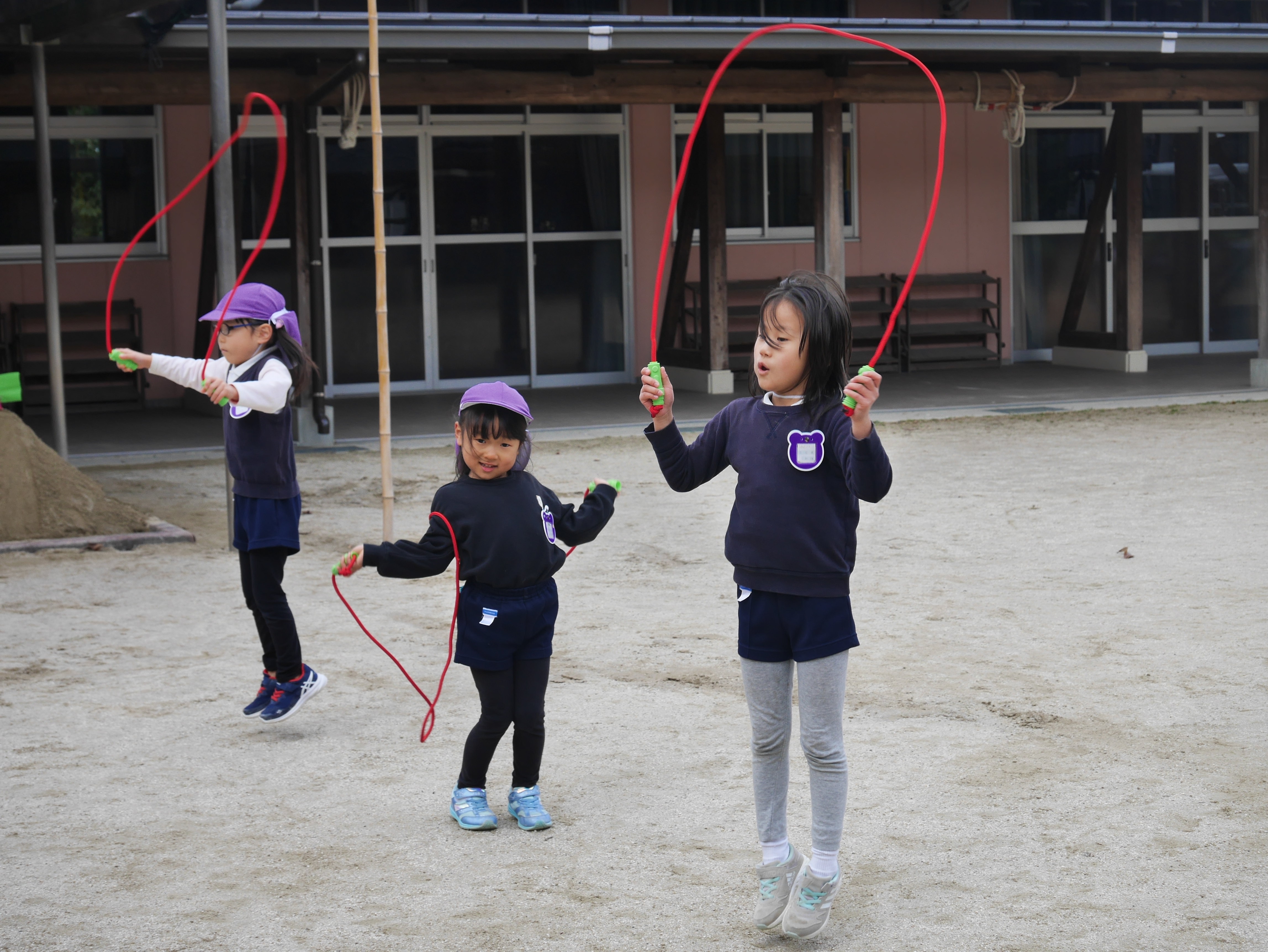 ★年長★落ち葉滑り・縄跳び:画像６